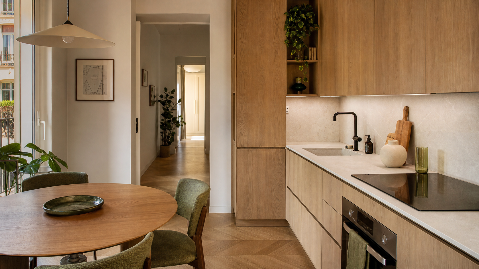Cucina su misura con palette naturale progettata da HomeDesign